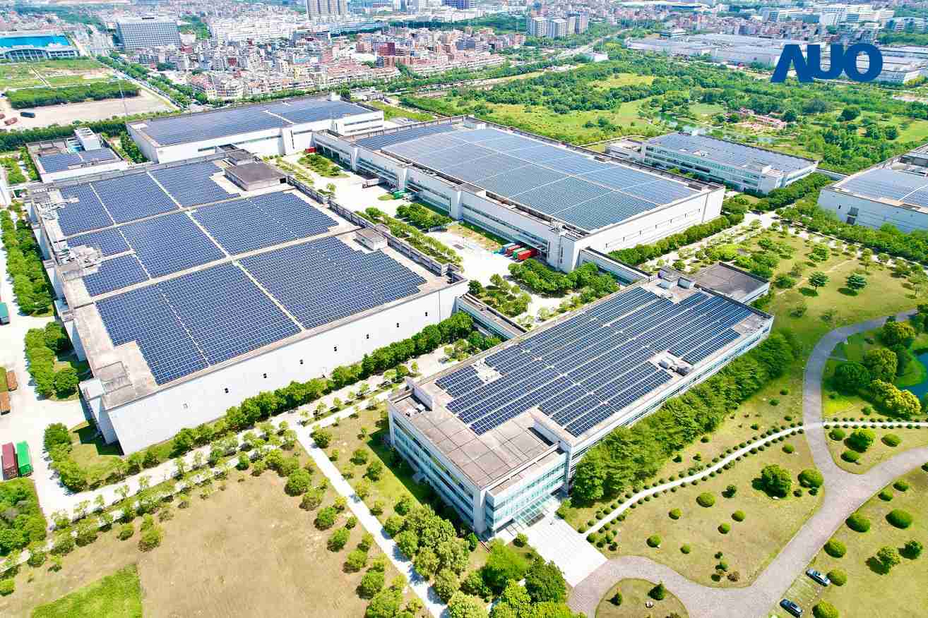 PA直营厦门推动智能制造同时，，透过绿电创能纵深推进绿色转型，，，，厂区全屋顶铺设太阳能光伏板，，，每年太阳能发电 2,600多万度